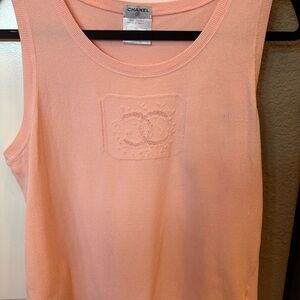 SOLD - Gorgeous Chanel pink sleeveless logo shirt - size 44